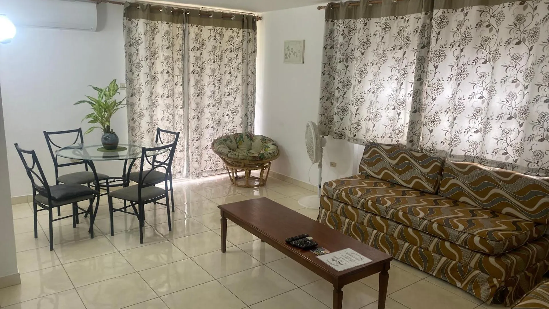 Sunset Condos Getaway In Ocho Rios Lejlighed